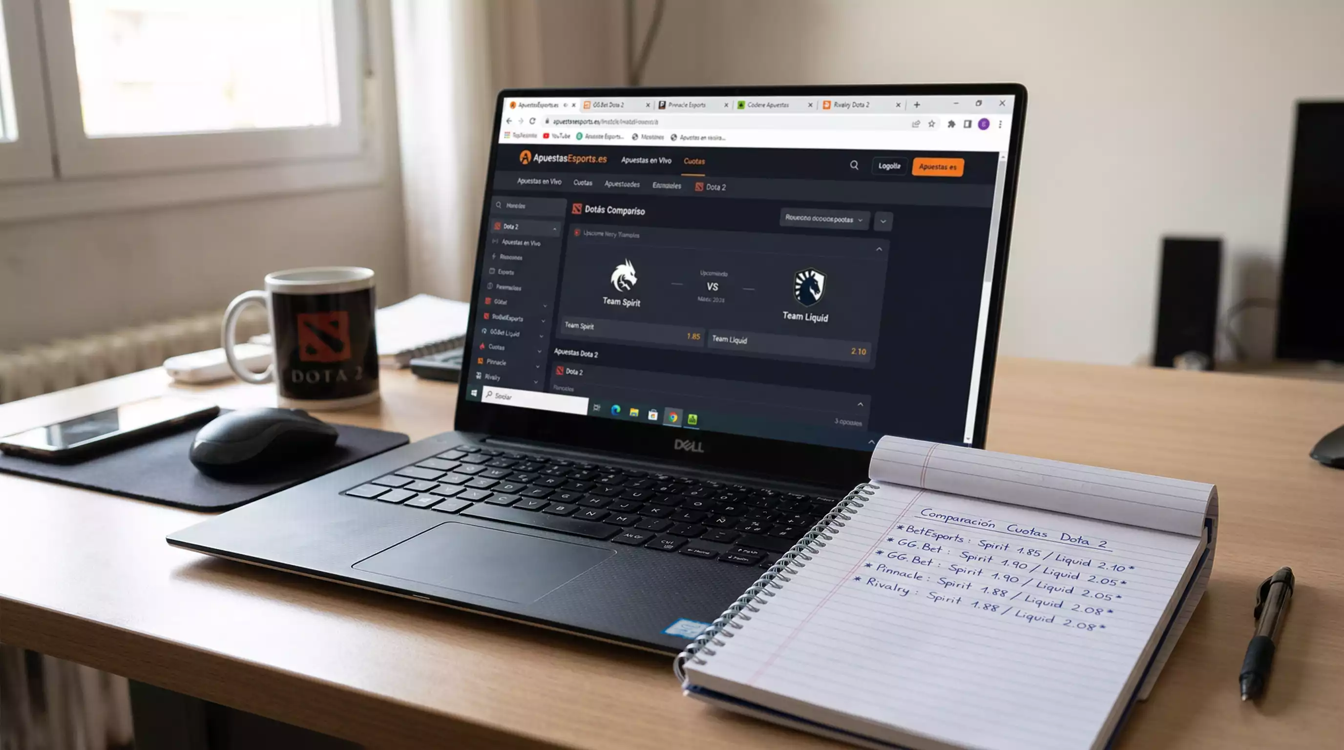 Persona comparando cuotas de Dota 2 en múltiples plataformas de apuestas en su laptop